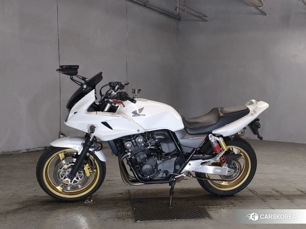 Проданный Honda CB400SF BOLDOR 2013 из Японии, фото 2