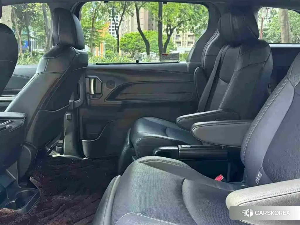 Toyota Sienna 2023 Черный из Китая, фото 2