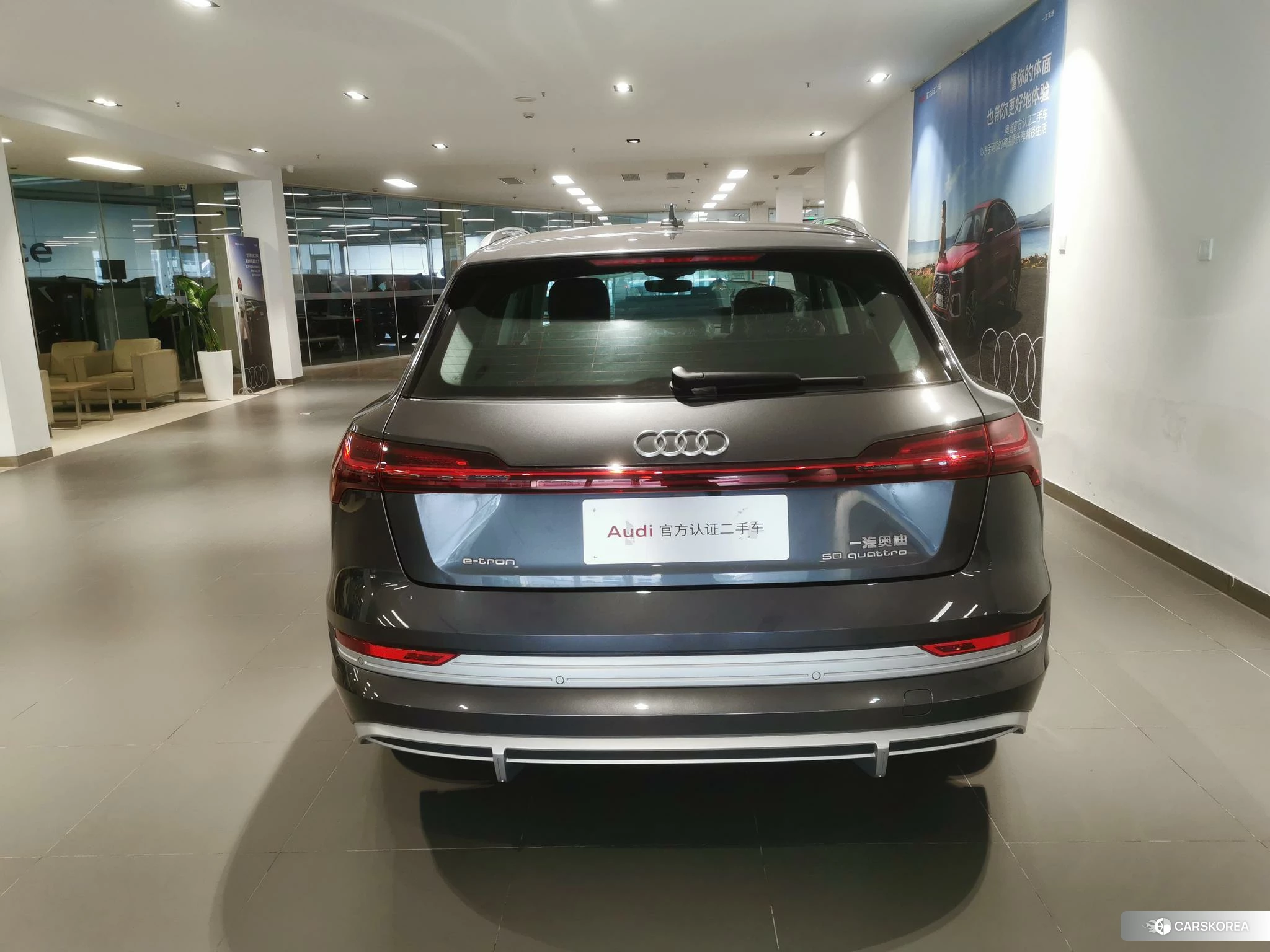 Audi e-tron 2021 Темно-серый из Китая, фото 5