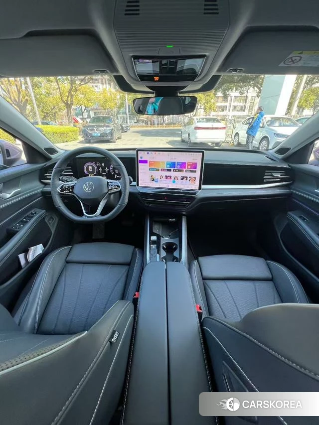 Volkswagen Passat 2024 Серебристо-серый из Китая, фото 2