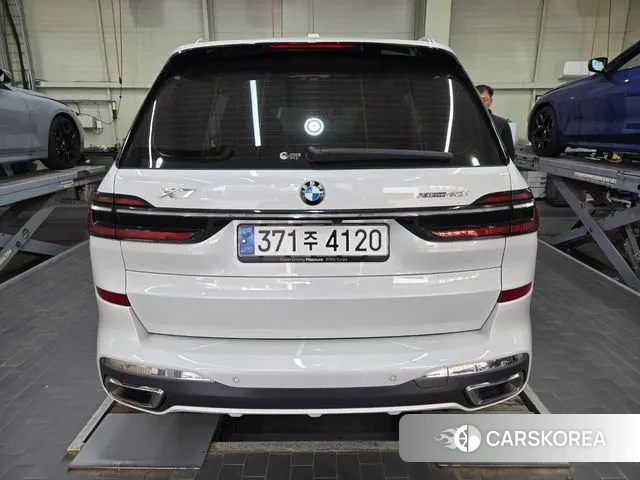 BMW X7 (G07) 2023 Белый из Кореи, фото 2