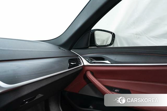 BMW 5 series PHEV id 4258937 из Китая 12