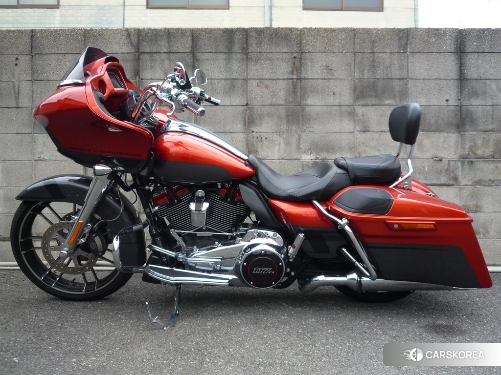 Проданный Harley-Davidson Road Glide FLTRXSE1800 CVO 2018 из Японии, фото 2