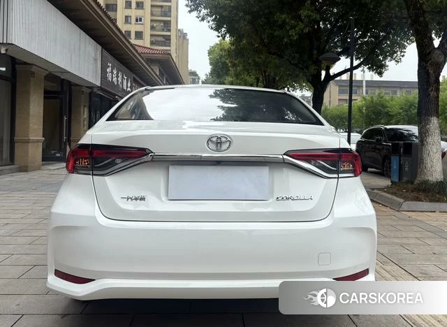 Toyota Corolla 2021 Белый из Китая, фото 3