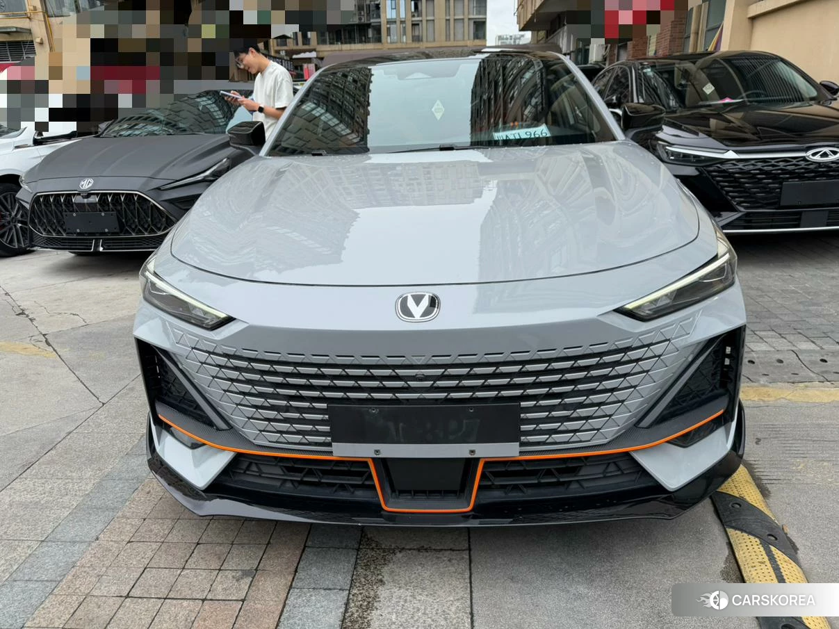 Chang'an UNI-V 2023 Серебристо-серый из Китая, фото 5