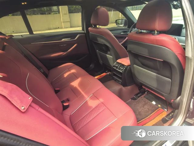 BMW 5 series 2023 Черный из Китая, фото 2