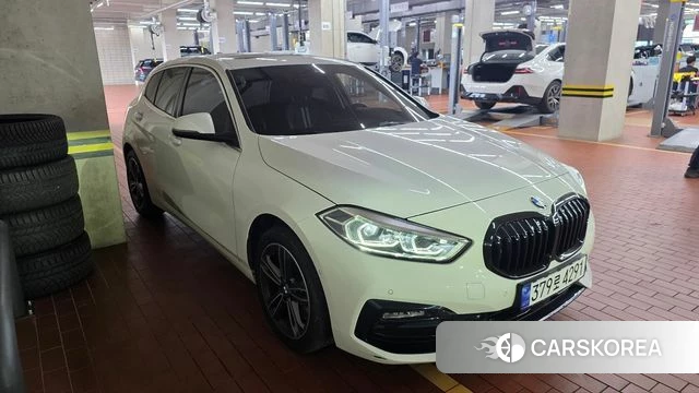 BMW 1 Series (F40) 2023 Белый из Кореи, фото 2