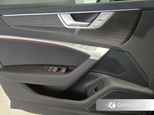 Audi A6L id 4320675 из Китая 12