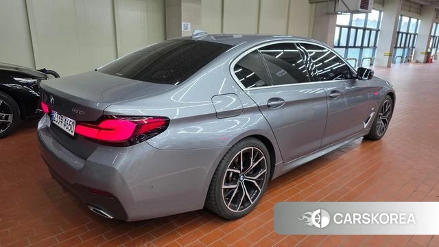 BMW 5 Series (G30) 2022 Серебристо-серый из Кореи, фото 2