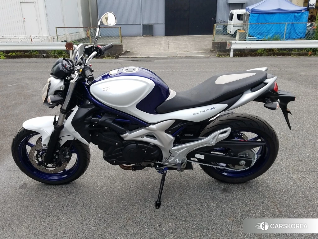 Проданный Suzuki GLADIUS 400 ABS 2011 из Японии, фото 2
