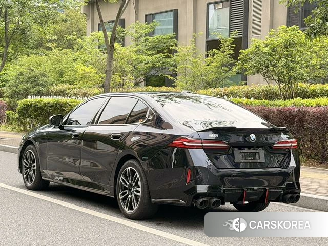 BMW 5 series 2025 Черный из Китая, фото 2