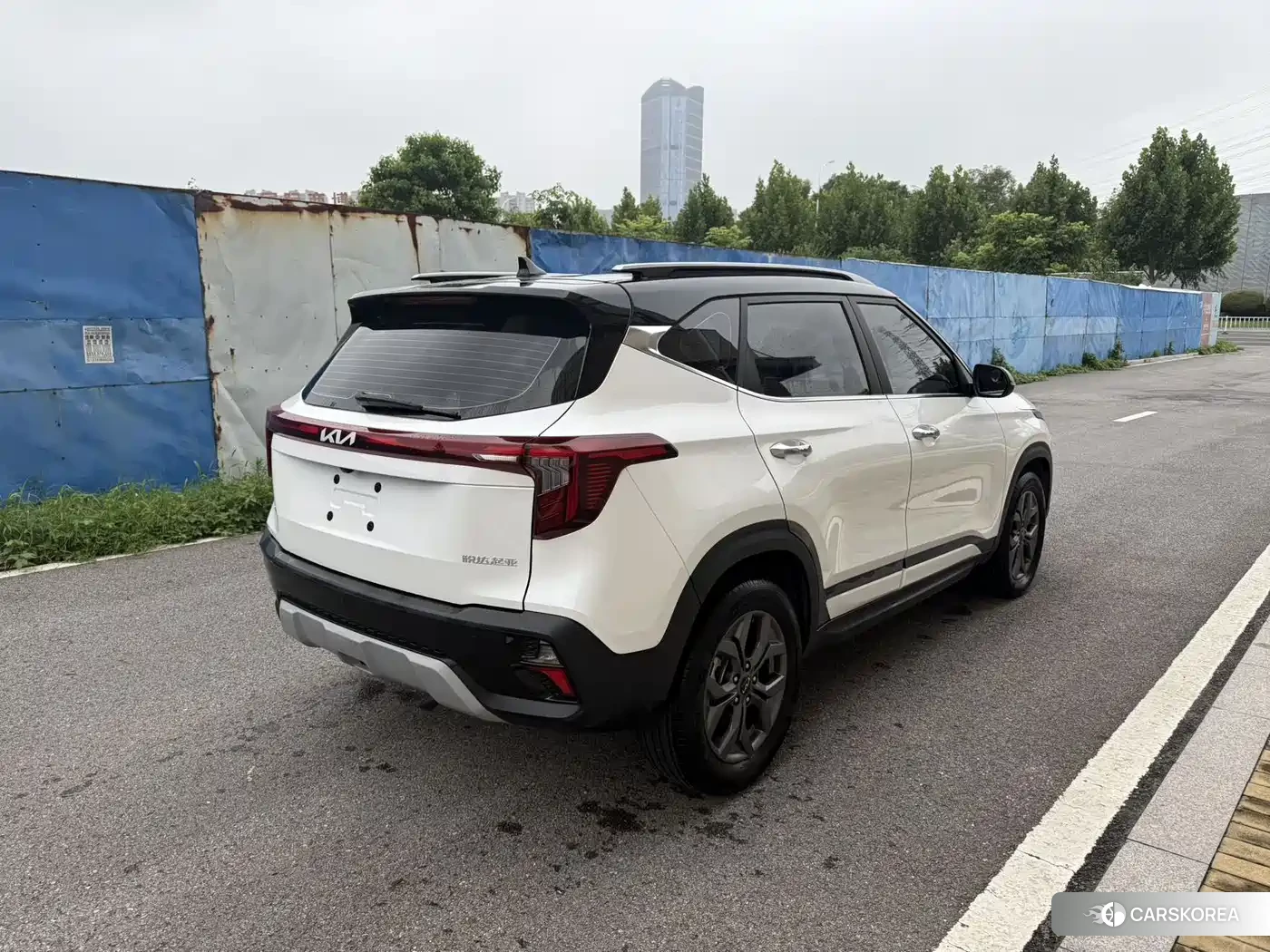 Kia Seltos 2024 Белый из Китая, фото 2