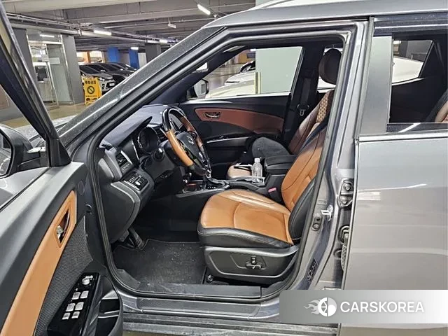 Ssangyong Tivoli Armor 2018 Серебристо-серый из Кореи, фото 2