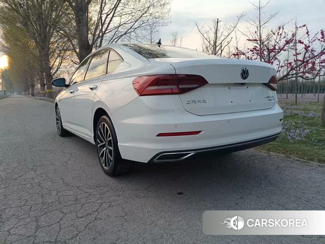 Volkswagen Lavida 2022 Белый из Китая, фото 2