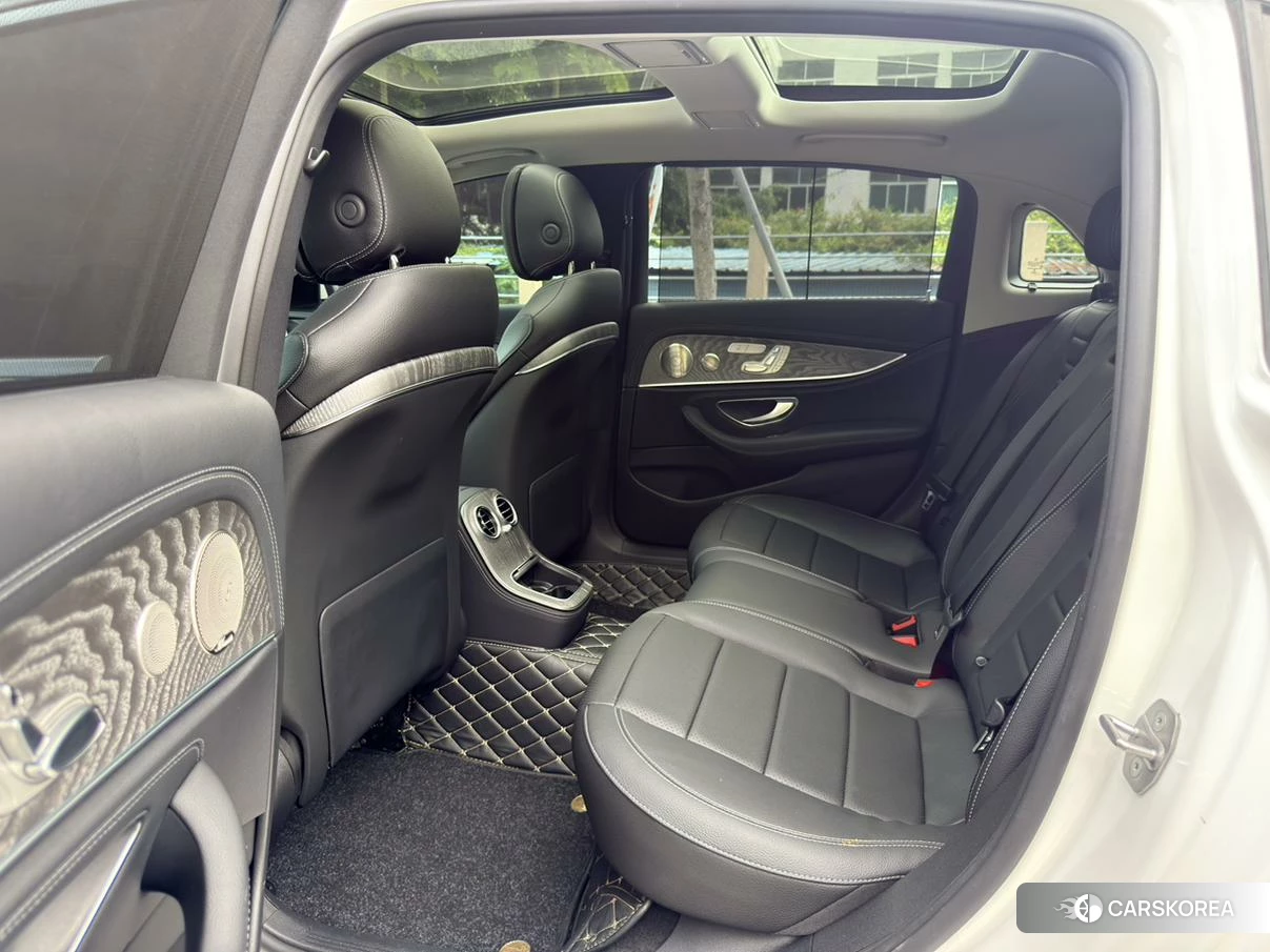 Mercedes-Benz E-Class 2022 Белый из Китая, фото 2