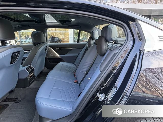 BMW 5 series 2025 Черный из Китая, фото 3