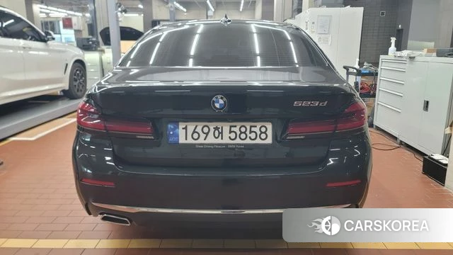 BMW 5 Series (G30) 2023 Черный из Кореи, фото 2