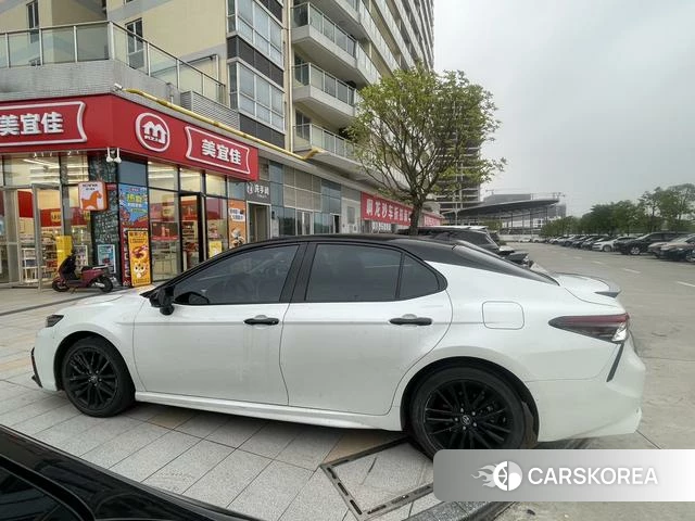 Toyota Camry 2022 Белый из Китая, фото 2