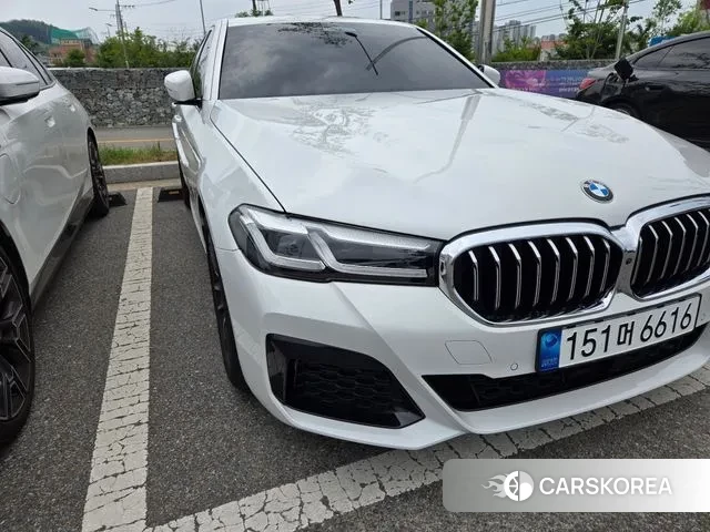 BMW 5 Series (G30) 2023 Белый из Кореи, фото 3