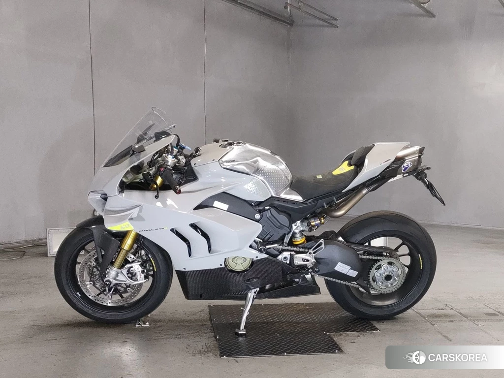 Проданный Ducati PANIGALE V4 S 2021 из Японии, фото 2