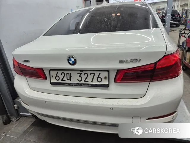 BMW 5 Series (G30) 2018 Белый из Кореи, фото 2