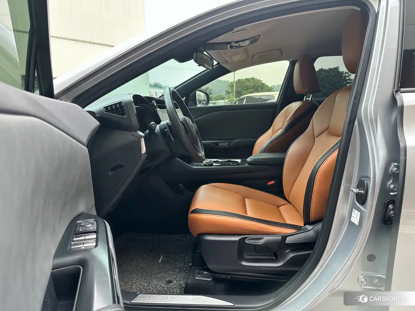 Lexus RZ 2023 Silver/gray из Китая, фото 6