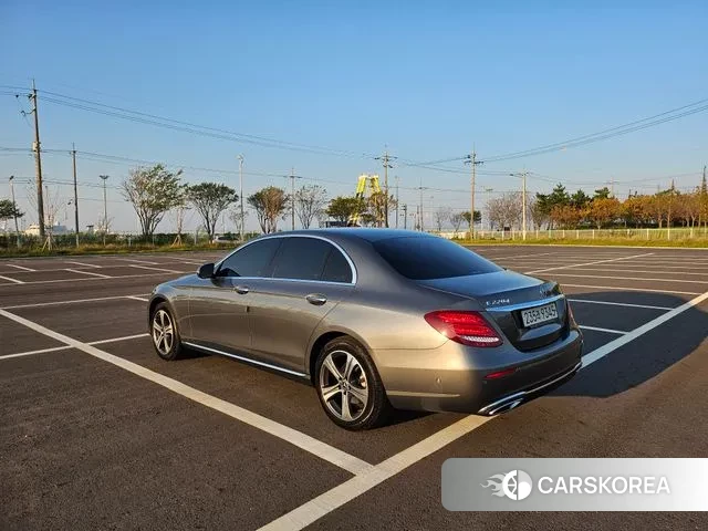 Mercedes-Benz E-Class W213 2019 Серый из Кореи, фото 2