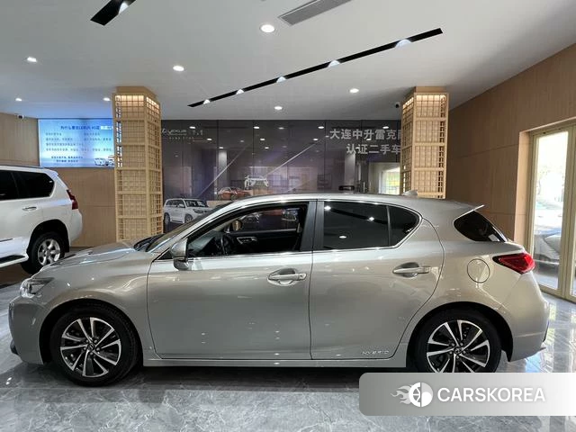Lexus CT id 4236590 из Китая 10