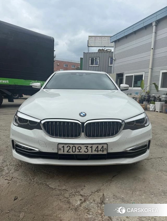 BMW 5 Series (G30) 2018 Белый из Кореи, фото 2