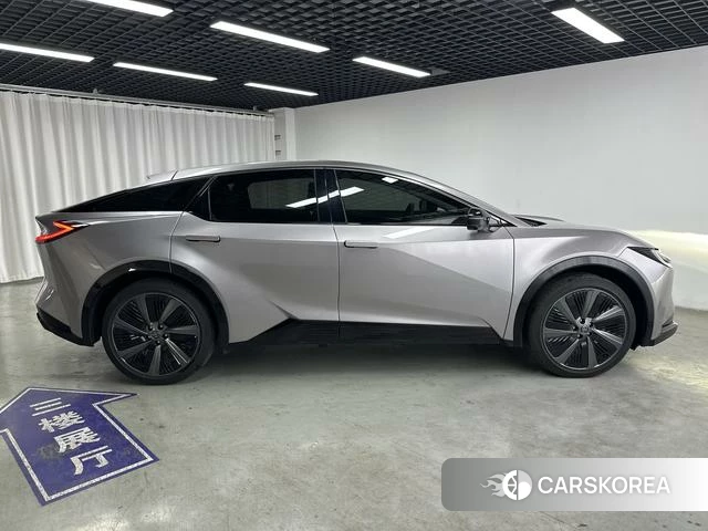 Toyota bZ5 id 4348788 из Китая 12