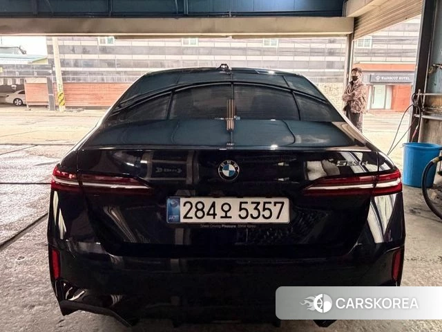 BMW 5 Series (G60) 2025 Черный из Кореи, фото 5