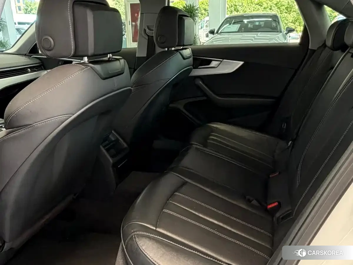 Audi A4L id 4628051 из Китая 9