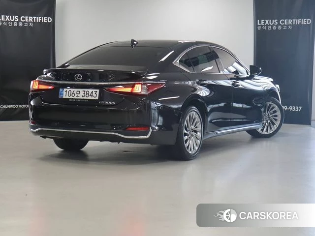 Lexus ES300h 7th generation 2025 Черный из Кореи, фото 6