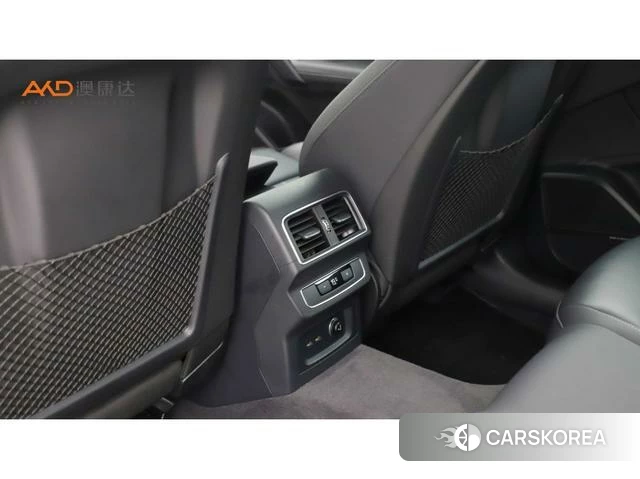 Audi Q5L 2021 Темно-серый из Китая, фото 2