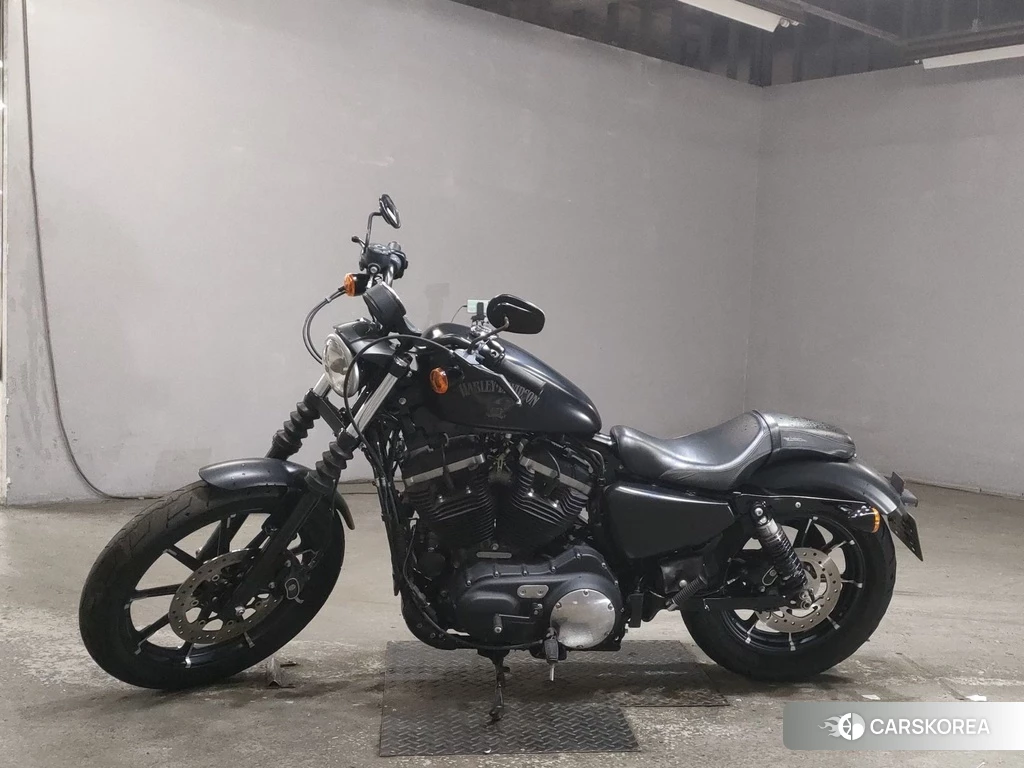 Проданный Harley-Davidson Sportster XL883N 2017 из Японии, фото 2