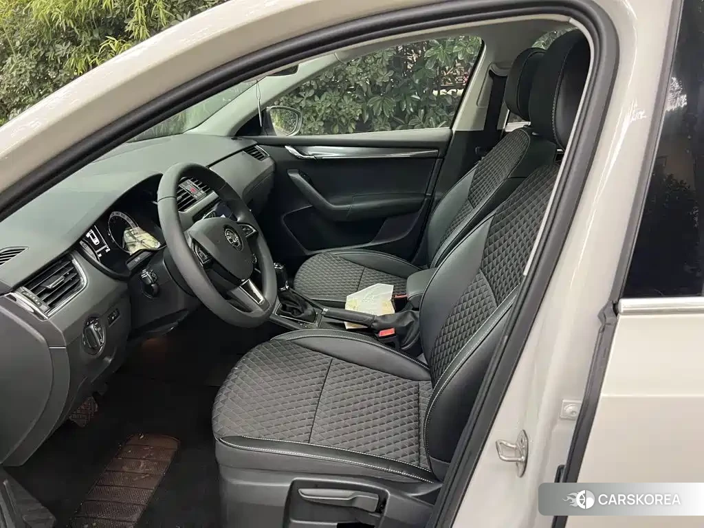 Skoda Octavia 2020 Белый из Китая, фото 5