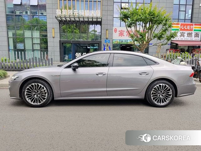 Audi A7L 2022 Серебристо-серый из Китая, фото 2