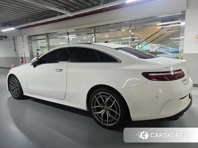 Mercedes-Benz E-Class W213 2022 Белый из Кореи, фото 2