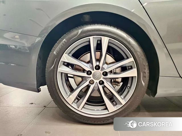 Audi A6L id 4328624 из Китая 12