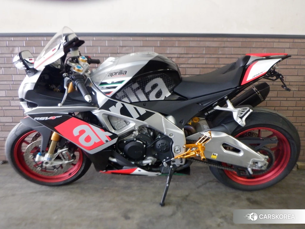 Проданный Aprilia RSV4 FACTORY 2016 из Японии, фото 2