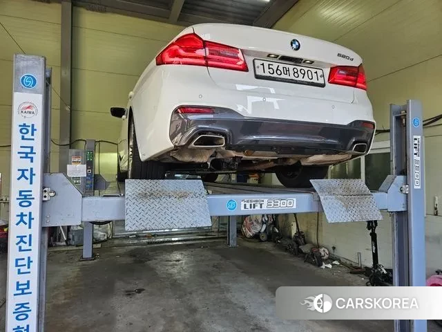 BMW 5 Series (G30) 2019 Белый из Кореи, фото 2