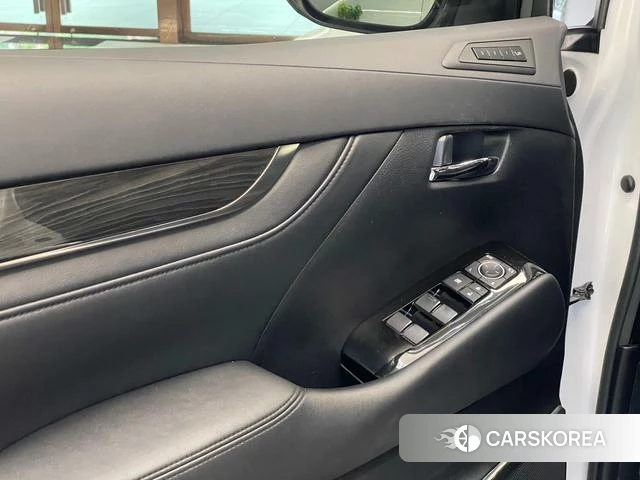 Lexus LM id 4279406 из Китая 12