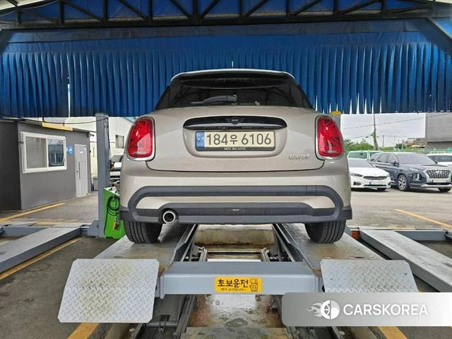 Mini Cooper 2023 Серебристо-серый из Кореи, фото 2