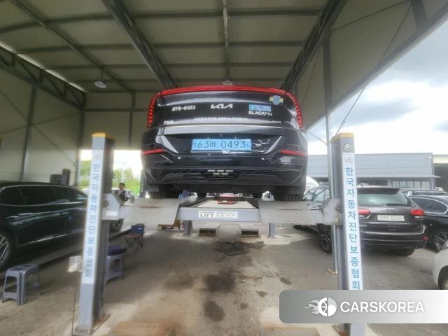 Kia EV6 2023 Черный из Кореи, фото 2