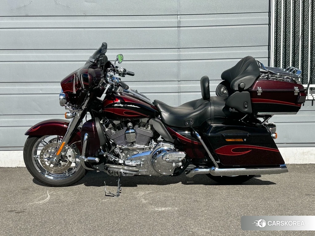 Проданный Harley-Davidson Electra Glide FLHTCUSE1800 CVO 2013 из Японии