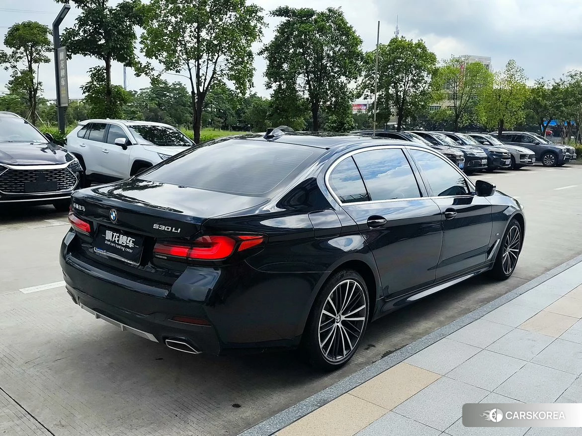 BMW 5 series 2020 Черный из Китая, фото 2