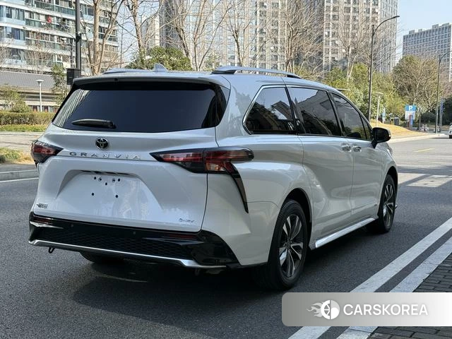 Toyota Grevia 2024 Белый из Китая, фото 5