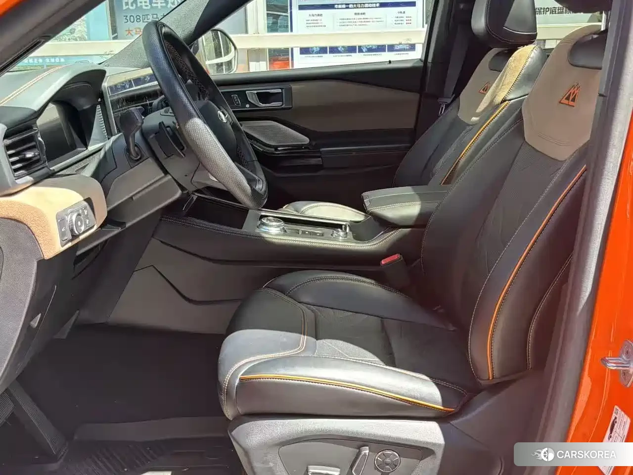 Ford Explorer 2024 Yellow/orange из Китая, фото 3