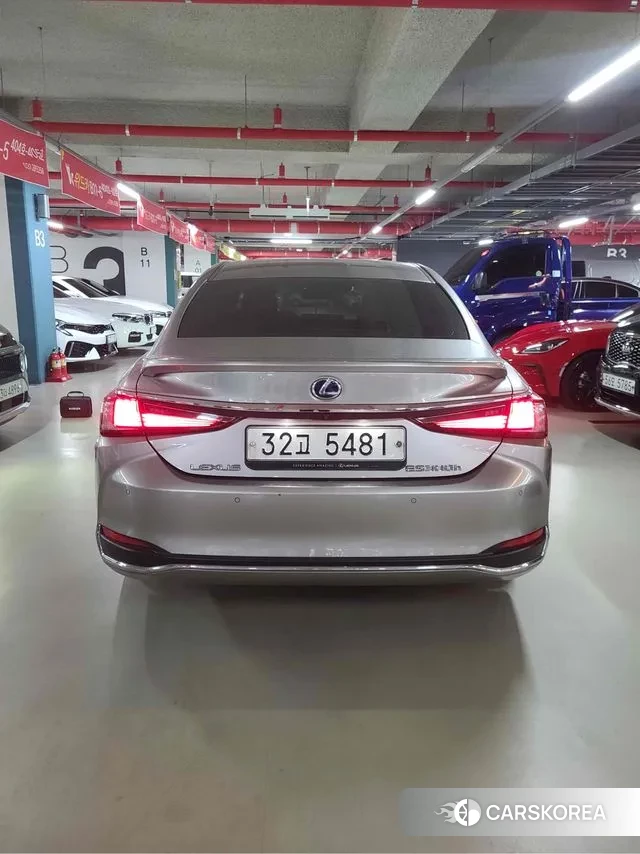 Lexus ES300h 7th generation 2019 Серебристо-серый из Кореи, фото 2