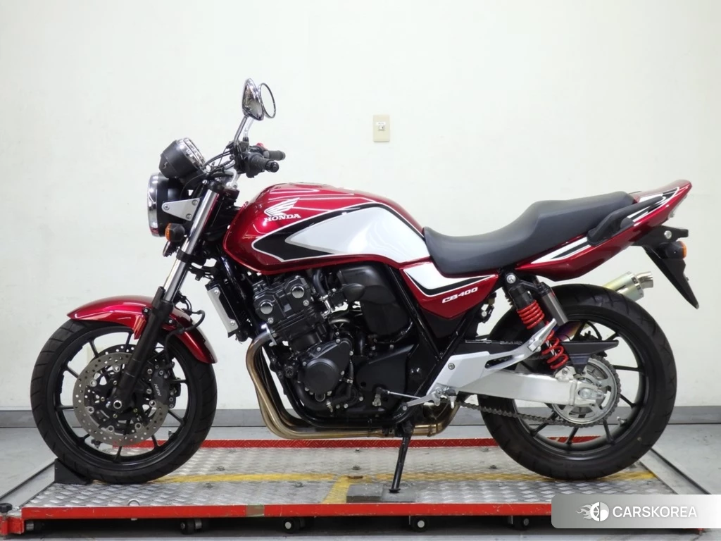 Проданный Honda CB400SF 2021 из Японии, фото 2